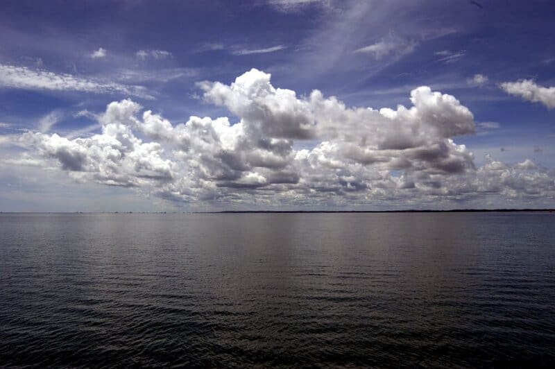 Is the Earth Actually Flat? 42 Reasons for Flat Earth Theory