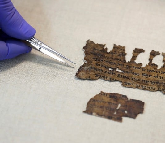 Science Tries to Discover the Authenticity of the Dead Sea Scrolls 