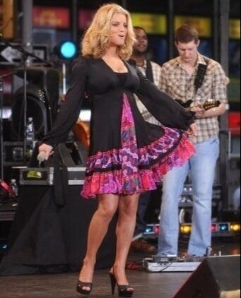 30+ Hilarious And Unexpected Celebrity Wardrobe Malfunctions That Left Us In Shock