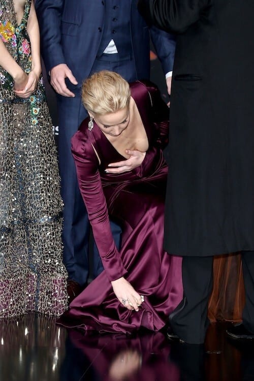 30+ Hilarious And Unexpected Celebrity Wardrobe Malfunctions That Left Us In Shock