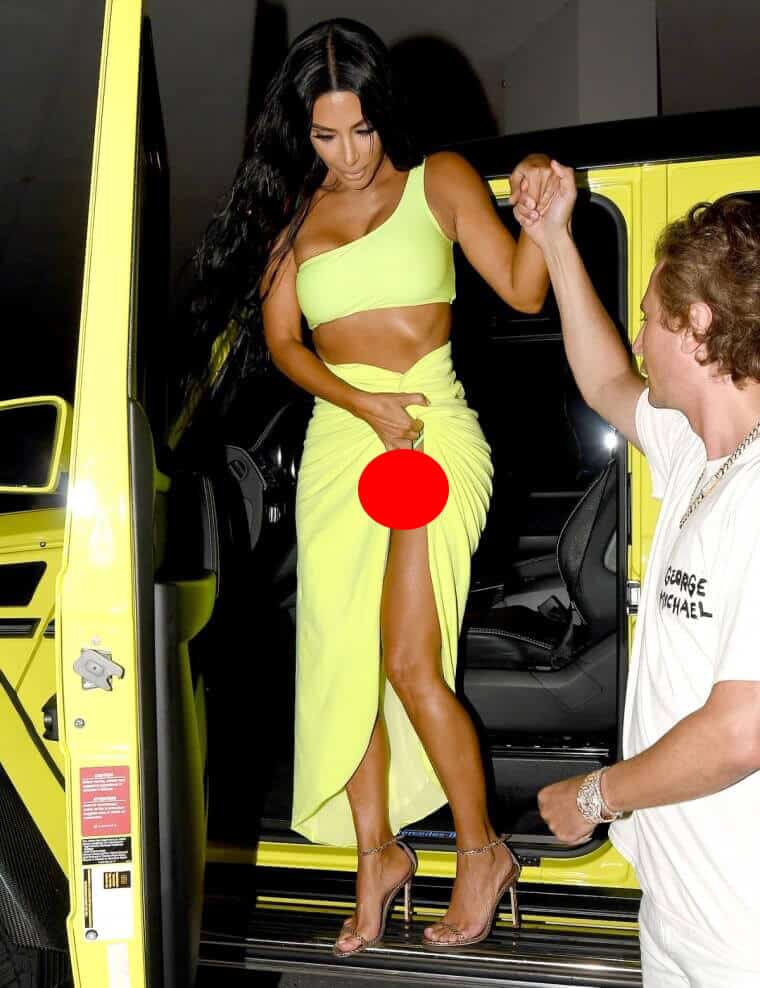 30+ Hilarious And Unexpected Celebrity Wardrobe Malfunctions That Left Us In Shock