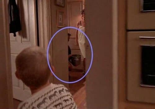 40+ Funny And Surprising TV Mistakes You Never Noticed