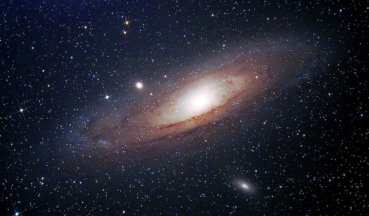 соседняя галактика андромеда. Mass effect 2 черная дыра. черная дыра в галактике андромеда. черная дыра в галактике андромеда. андромеда дыра.