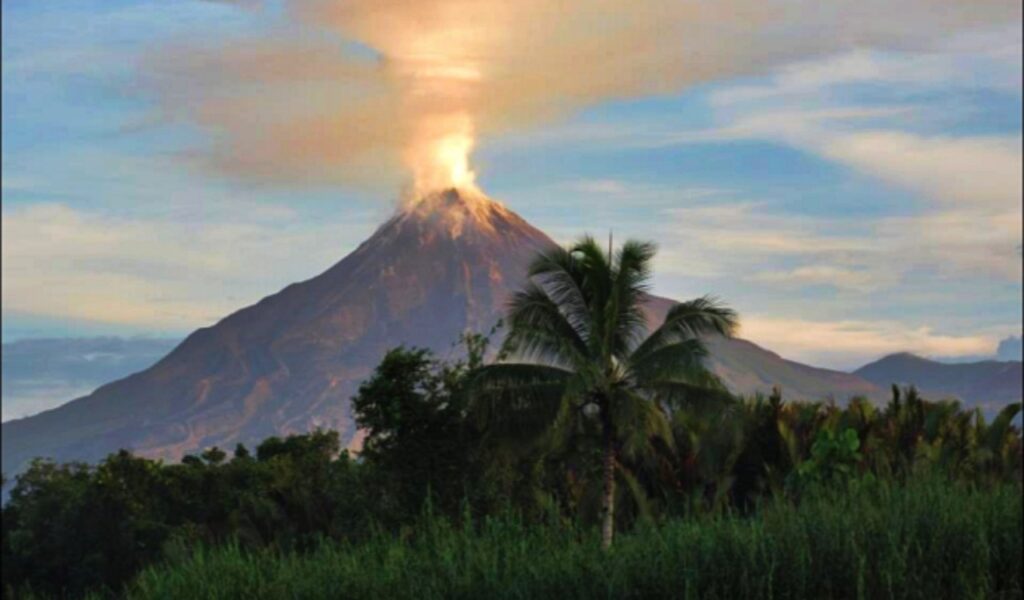 The Most Infamous Volcano Eruptions In History