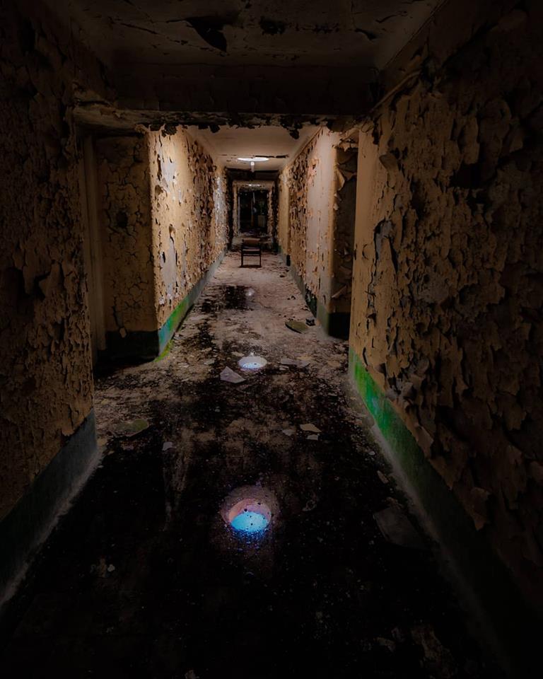 Urban Explorers Go Inside Pink Floyd’s Abandoned Mansion