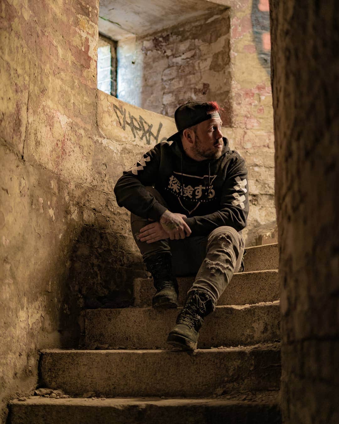 Urban Explorers Go Inside Pink Floyd’s Abandoned Mansion