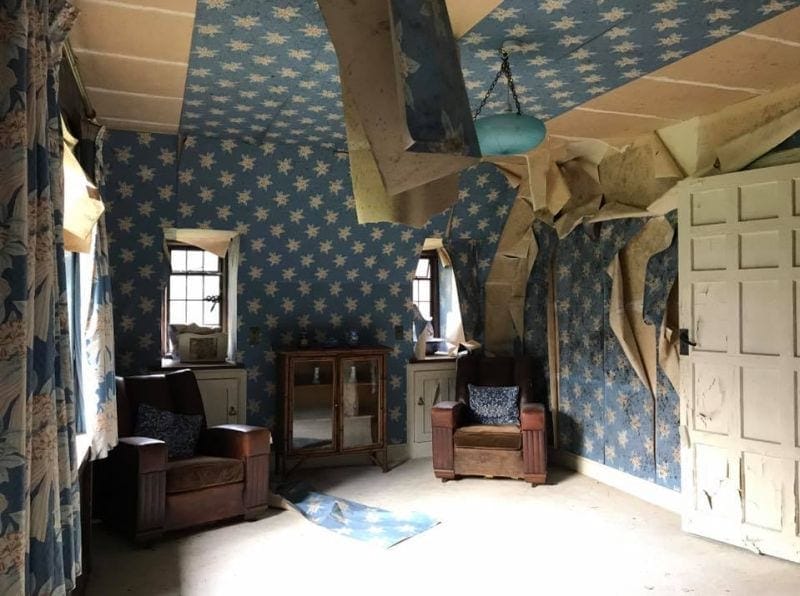 Urban Explorers Go Inside Pink Floyd’s Abandoned Mansion