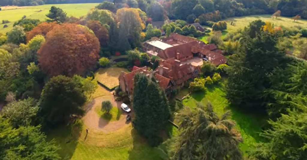 Urban Explorers Go Inside Pink Floyd’s Abandoned Mansion