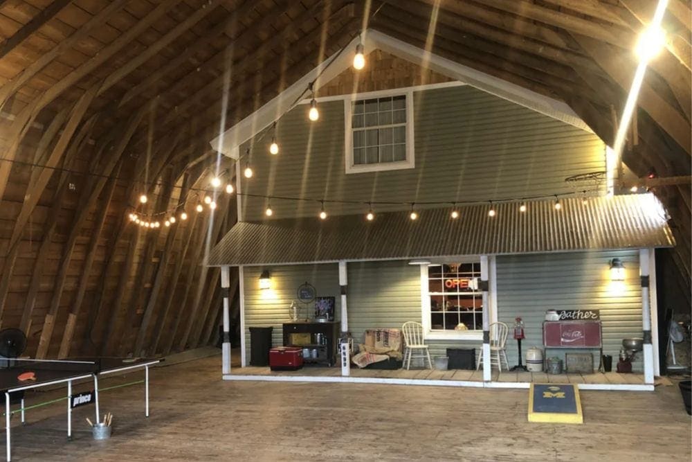 Ridiculous Photos Of Houses That Make Us Shake Our Heads In Disappointment