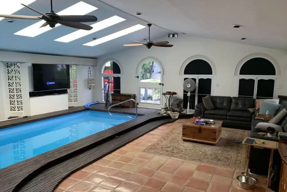 Ridiculous Photos Of Houses That Make Us Shake Our Heads In Disappointment