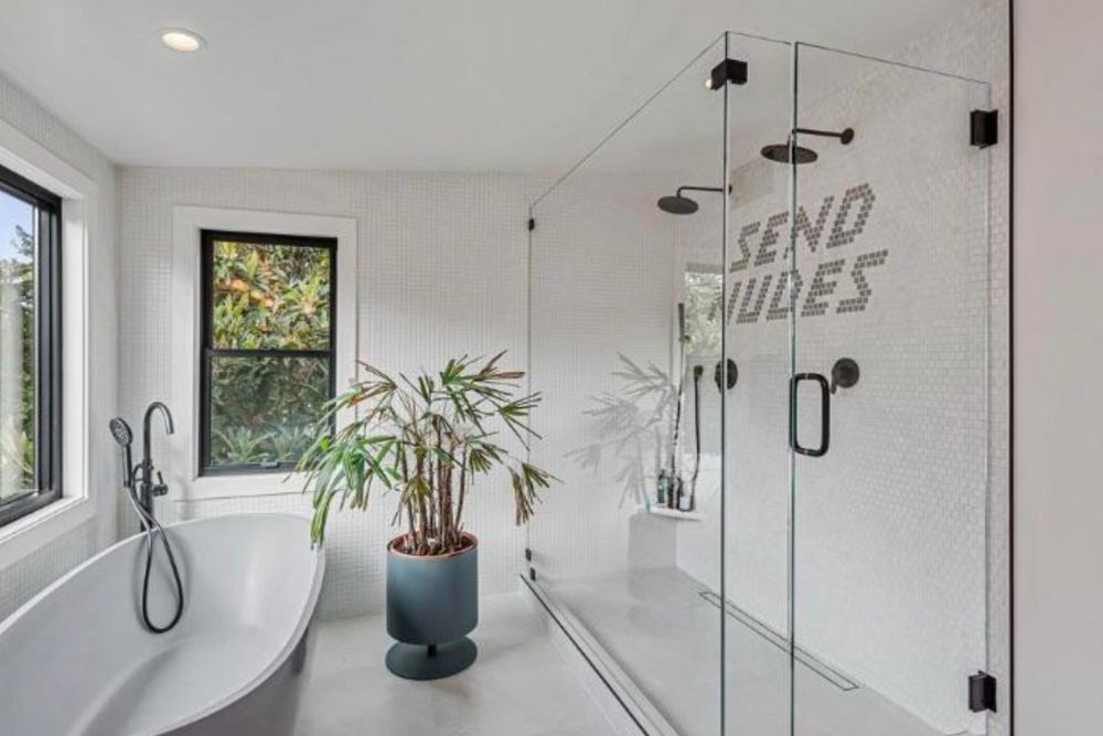 Ridiculous Photos Of Houses That Make Us Shake Our Heads In Disappointment