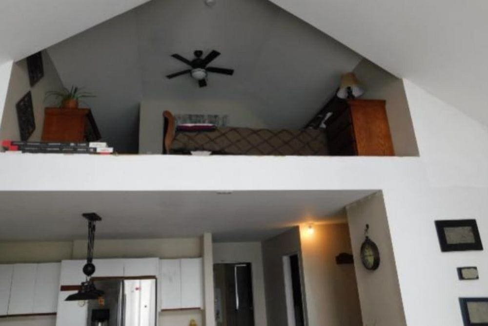 Ridiculous Photos Of Houses That Make Us Shake Our Heads In Disappointment