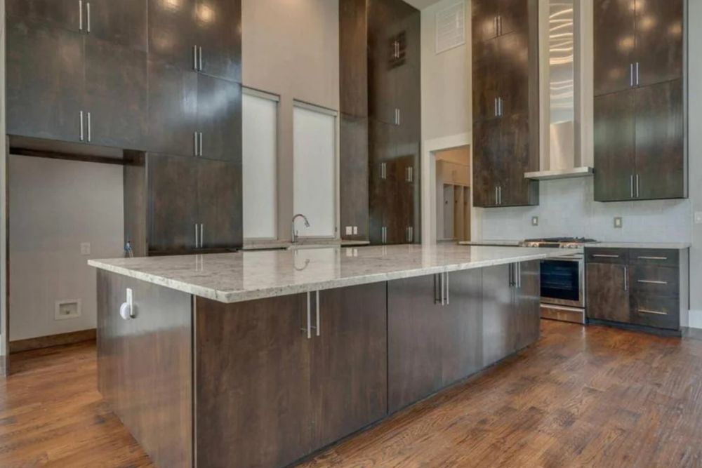 Ridiculous Photos Of Houses That Make Us Shake Our Heads In Disappointment