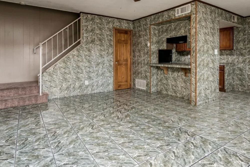 Ridiculous Photos Of Houses That Make Us Shake Our Heads In Disappointment