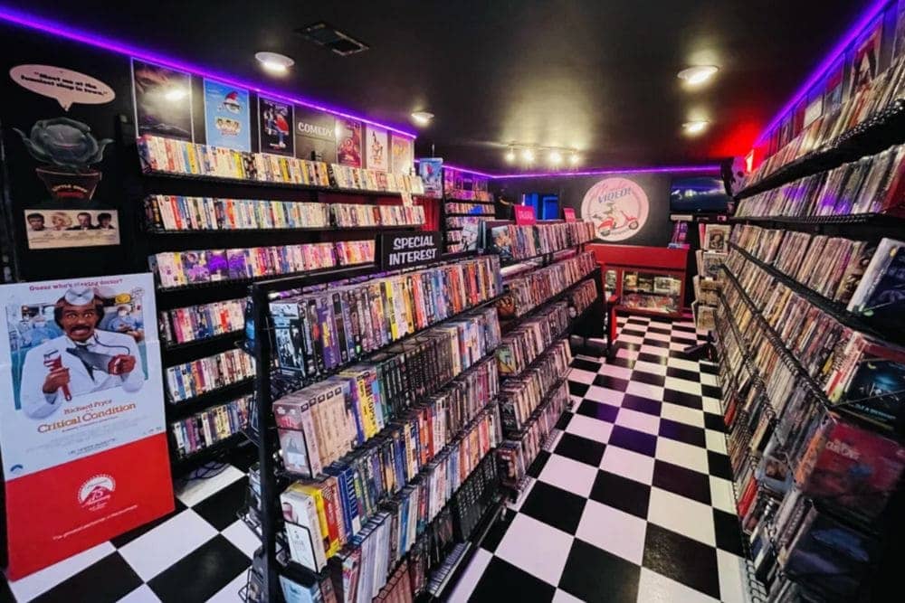 Ridiculous Photos Of Houses That Make Us Shake Our Heads In Disappointment