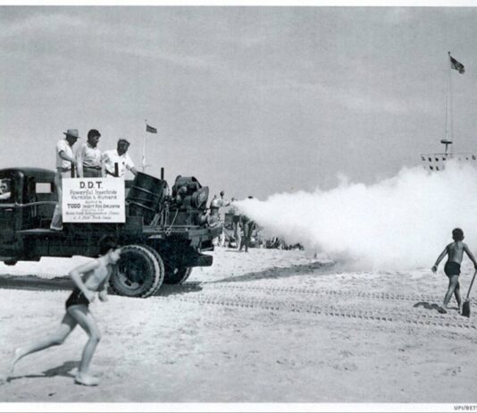 37 of the Most Controversial Moments in Scientific History Caught on Camera