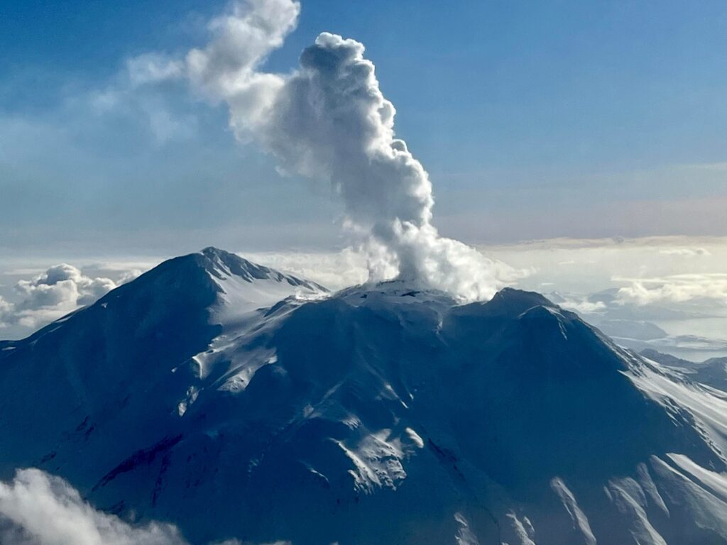 4 Major US Volcanoes Could Erupt in The Next Few Weeks, Here&#8217;s Their Status