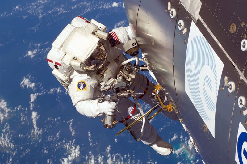 The Dark Side of Space Travel: What Astronauts Really Endure Behind the Glamour