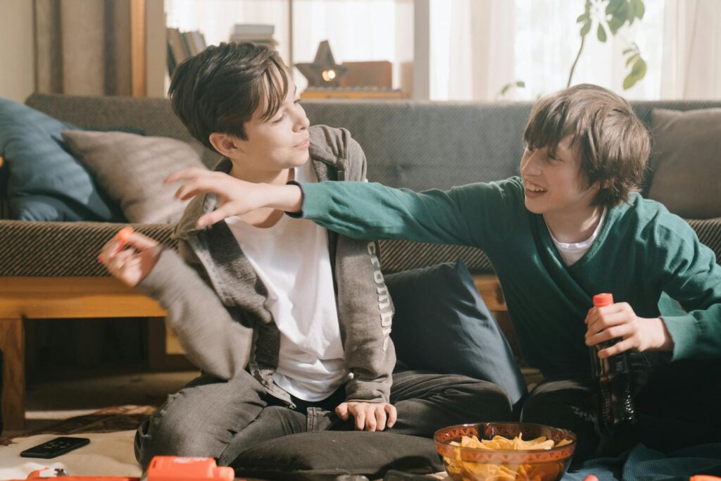 12 Friendship Hacks to Make New Connections as an Adult—and 12 You Need to Stop Doing