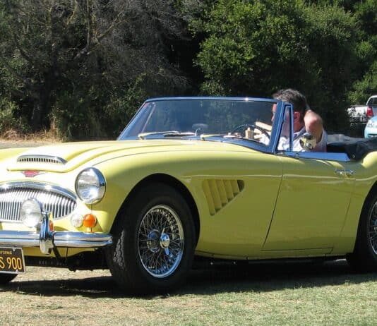 30 Classic Cars That Are 60 in 2025