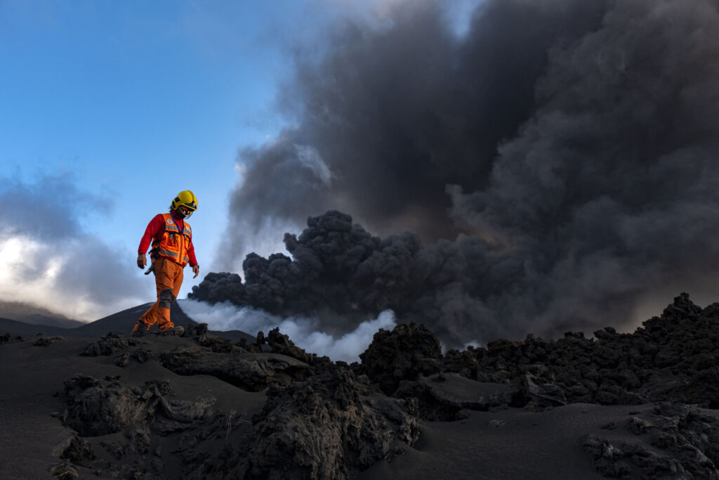 Hidden Volcano Near California Could Blow in 2025 – Scientists Sound the Alarm