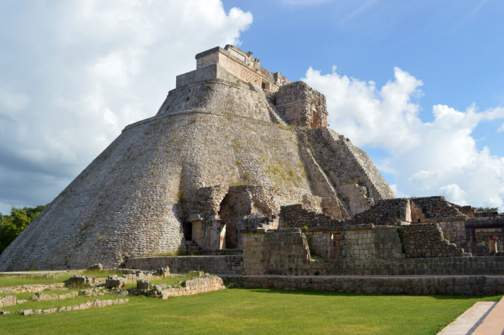 Nearly 3,000-year-old Mayan complex discovered, featuring pyramids and canals