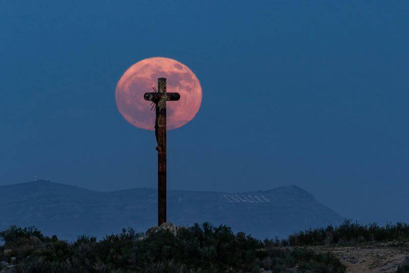 Scientists Discover ‘Hidden Structures’ Deep Beneath the Dark Side of The Moon