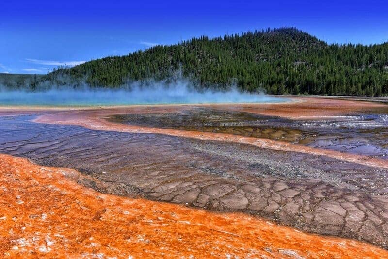 Unexpected Underwater Structures in South Pacific Offer New Clues to Plate Tectonics Dynamics
