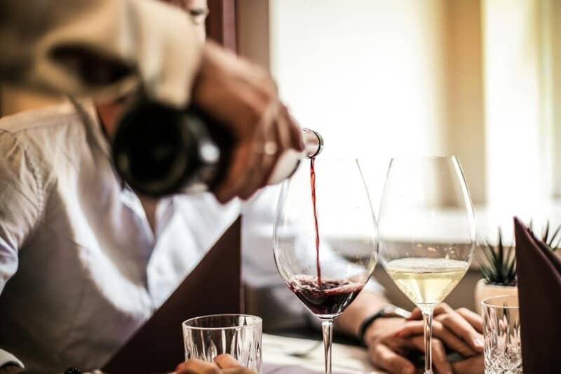 Scientists Confirm What Wine Lovers Always Hoped: 1 Bottle a Week Has Surprising Health Benefits