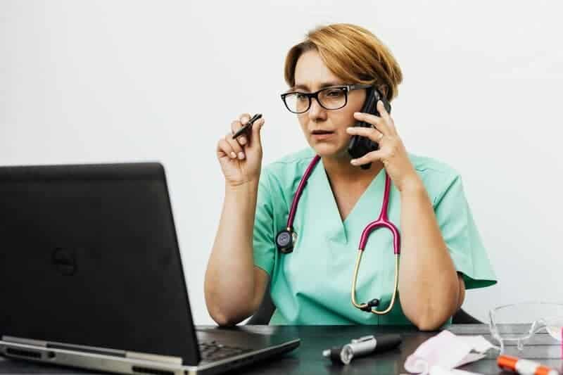 10 Signs You Might Be Struggling With Your Mental Health (And Not Even Realize It)