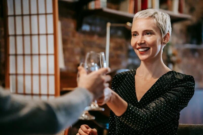 Scientists Confirm What Wine Lovers Always Hoped: 1 Bottle a Week Has Surprising Health Benefits