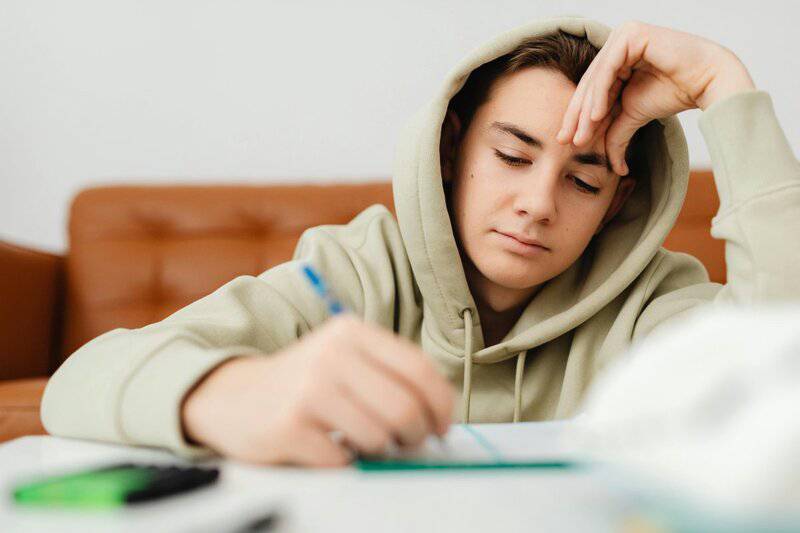 10 Signs You Might Be Struggling With Your Mental Health (And Not Even Realize It)