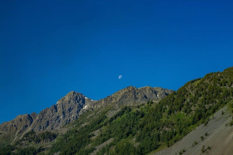 Scientists Discover ‘Hidden Structures’ Deep Beneath the Dark Side of The Moon