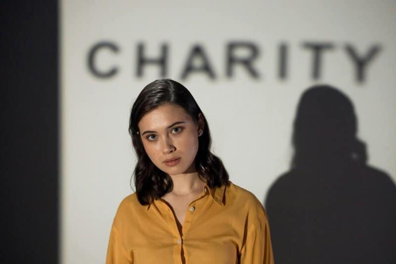 Humans Give Off a Light That Is Extinguished in Death, Study Reveals