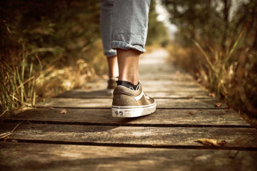 12 Science-Backed Benefits of Walking in Nature for Mental Health