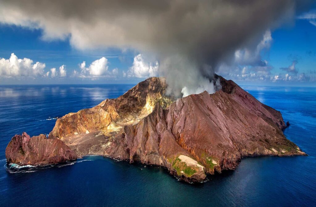 Volcanic Genesis: How 2025&#8217;s Most Dramatic Island Formation Reveals Earth&#8217;s Creative Power