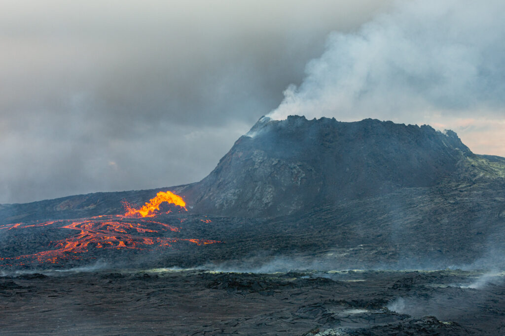 Volcanic Genesis: How 2025&#8217;s Most Dramatic Island Formation Reveals Earth&#8217;s Creative Power