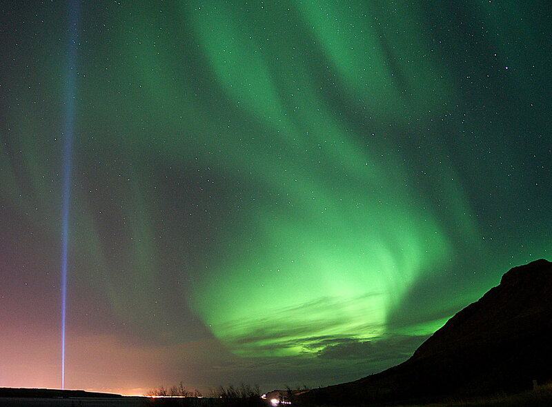 Aurora Alert: How 2025&#8217;s Peak Solar Activity Creates Once-in-a-Lifetime Light Shows