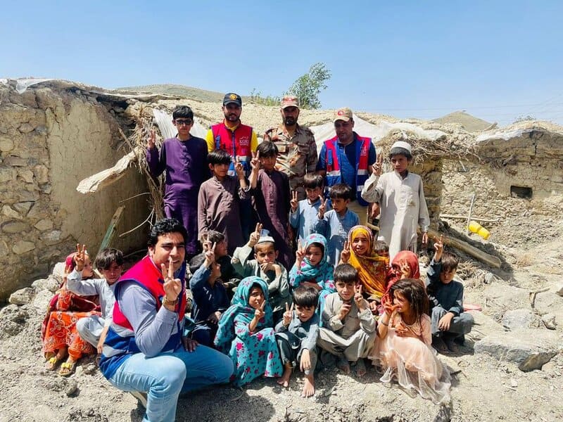 The Volunteer Work That Actually Extends Your Lifespan (Research Proves It)