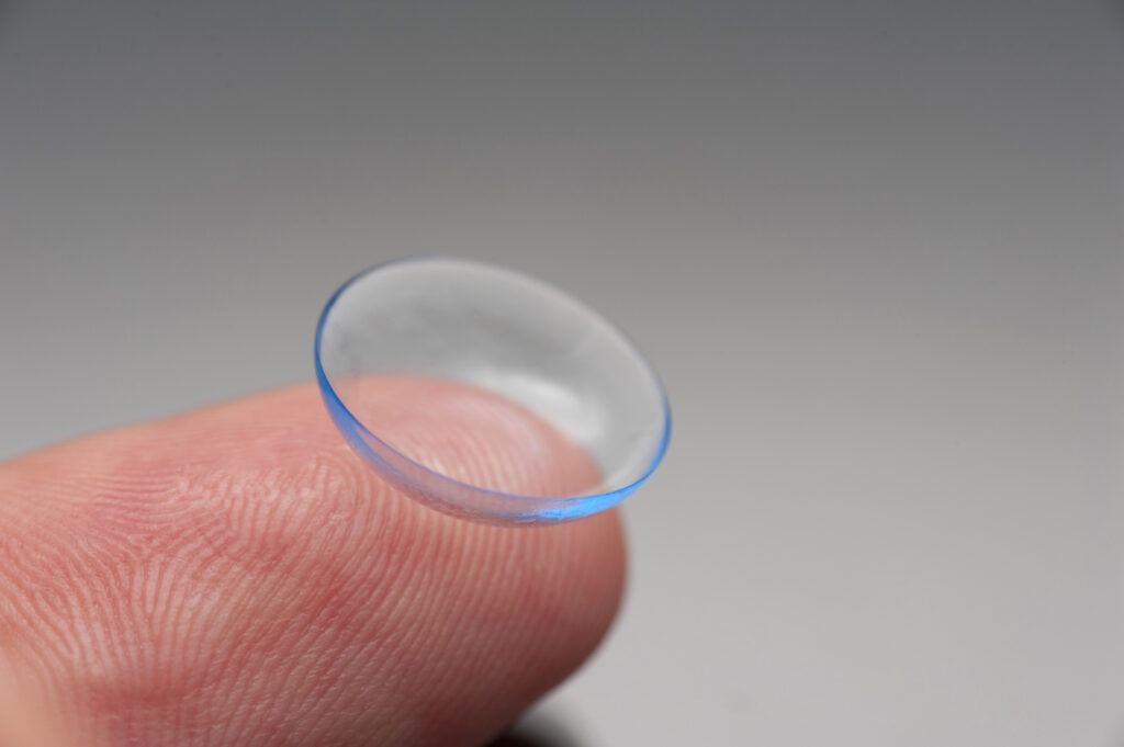 These Contact Lenses Let You See in Complete Darkness (And Work 60x Better With Eyes Shut)