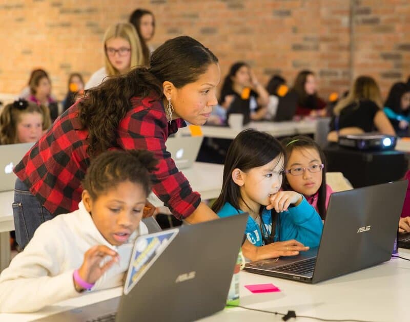 The Volunteer Work That Actually Extends Your Lifespan (Research Proves It)