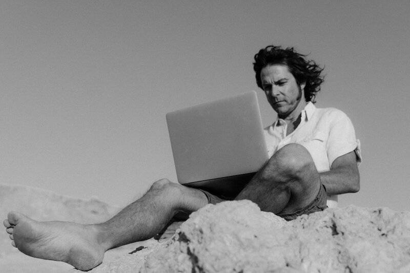 15 Signs You&#8217;re Aging Well, According To Geriatricians and 5 Expert Tips for Keeping Your Glow