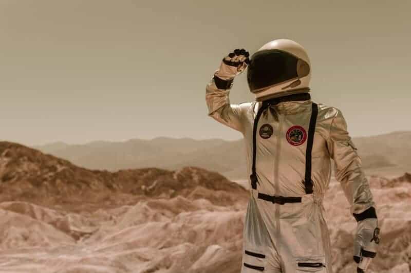 15 Real Consequences of Living on Mars Too Long