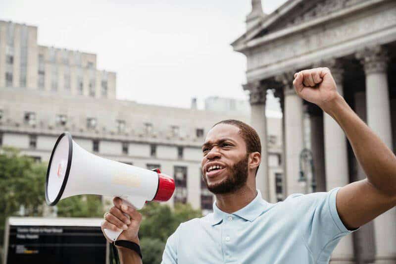 30 Subtle Signs that Someone is a Good Person