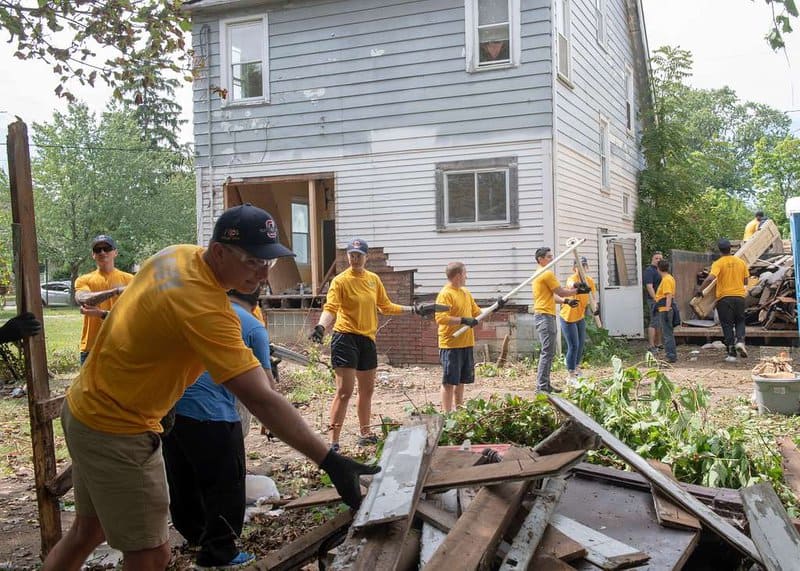 The Volunteer Work That Actually Extends Your Lifespan (Research Proves It)