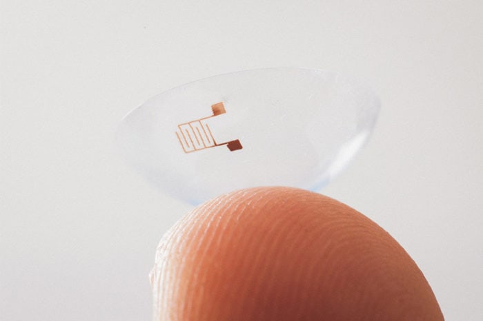 These Contact Lenses Let You See in Complete Darkness (And Work 60x Better With Eyes Shut)