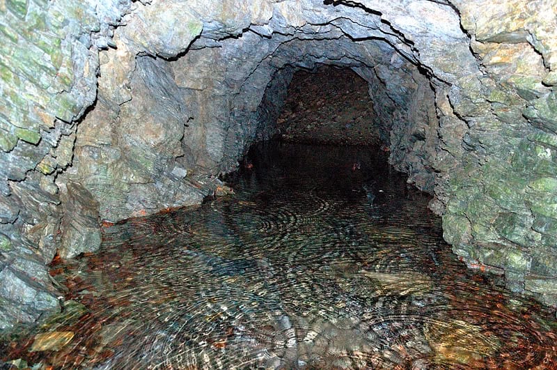 15 Ancient Clues Hidden in Rocks That Tell Us How Life Began