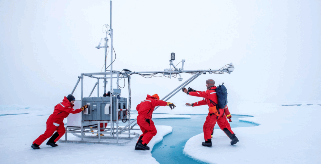 13 Bizarre Phenomena That Only Happen at the North Pole