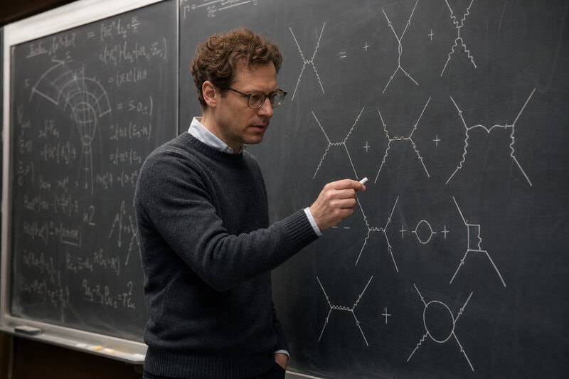 Quantum Gravity Research: How Local Operators Fix Its Free Parameters