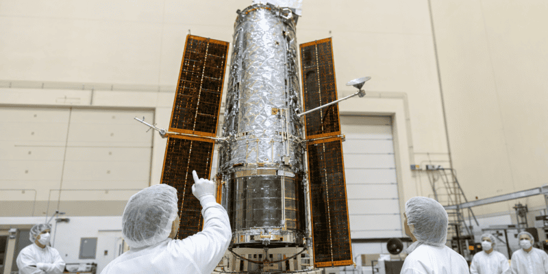 Swift Space Telescope Reentry: NASA’s Rescue Race